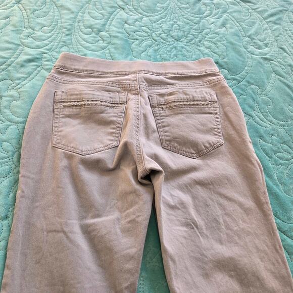 New Direction Weekend Light Grey Slim Leg Pull On Pants Woman's Size 2P - Picture 6 of 6